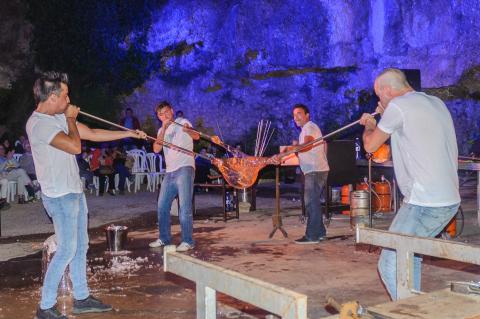 Grup de persones que toquen música